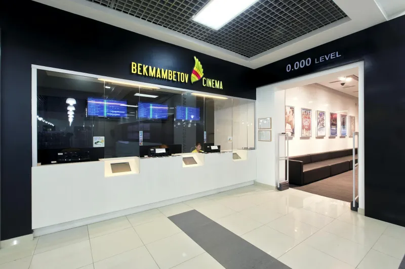 The Five-Dollar Movie Night That Vanished: How Hollywood Accidentally Locked Out Middle America